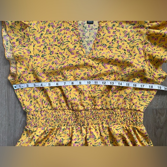 Ditsy Floral Notched Neck Butterfly Sleeve Dress EUC - Picture 5 of 8